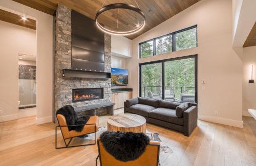 Alpine Meadows House | Shining Creek at Alpine Meadows by Tahoe Getaways - 4 BR w Creek Views, Hot Tub & Ski Shuttle!