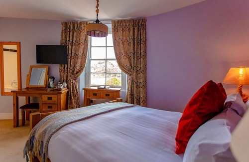 Dartmouth Bed & Breakfast | Ship in Dock Inn