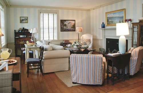 Nantucket Town Hotel | Ships Inn