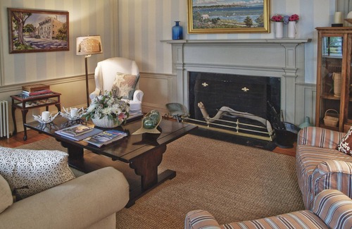 Nantucket Town Hotel | Ships Inn