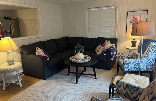 West Falmouth House | Short walk to Old Silver Beach!