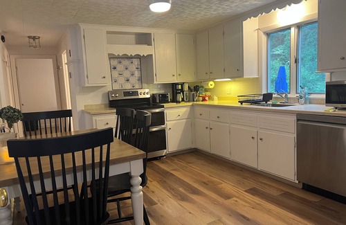 West Falmouth House | Short walk to Old Silver Beach!