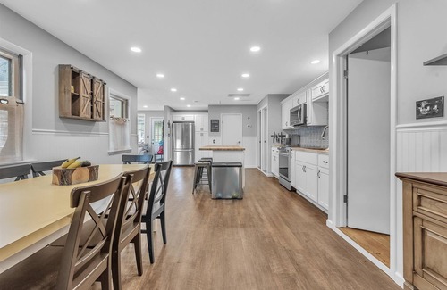 Lakeside Cottage | Short walk to the pool/tennis/rec center Great outdoor space