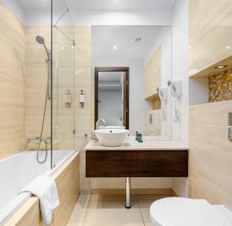 Mirow Apartment | ShortStayPoland Platinum Towers Skyline