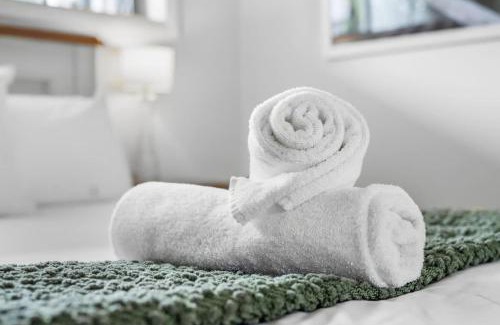 Charlestown Apartment | Siesta Key Shops cafes and close to the Beach