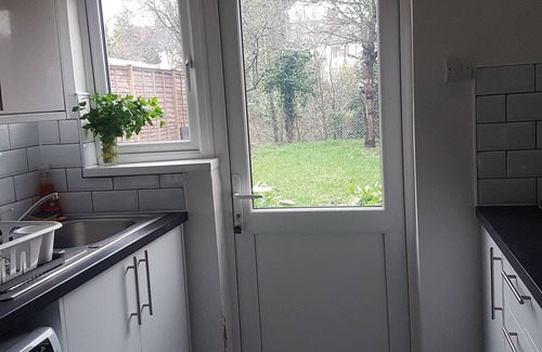 North Greenford House | Single Bedroom in Sudbury Hill Wembley - 10 mins from Wembley Stadium