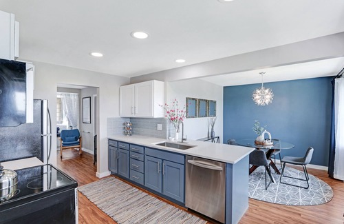 Northtown House | Single Story Home - Great View, King Bed, Fenced Yard, AC