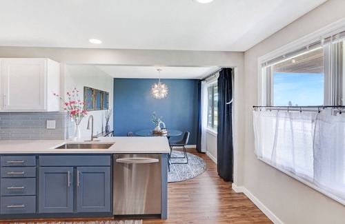 Northtown House | Single Story Home - Great View, King Bed, Fenced Yard, AC
