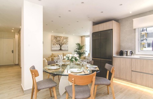 Sitges Town Center Apartment | Sitges Spaces Oasis Suites-4 Bedrooms/4 En-suite Bathrooms/Terrace/Pool-Sleeps 8