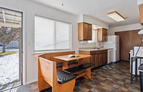 Lava Hot Springs House | Six bedrooms with lots of space and close to everything