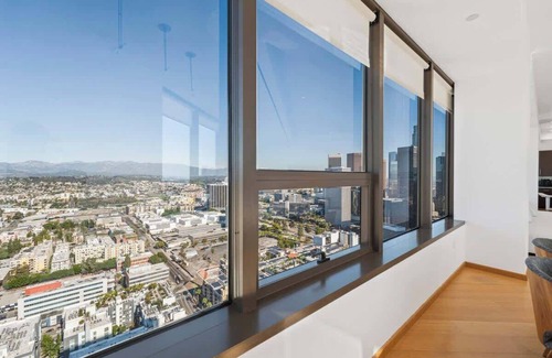 City West Apartment | SK Living | DTLA | 33rd Floor | Sky High | Views