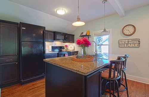 Skaneateles Apartment | Skaneateles Carriage House - Walking Distance to Village of Skaneateles