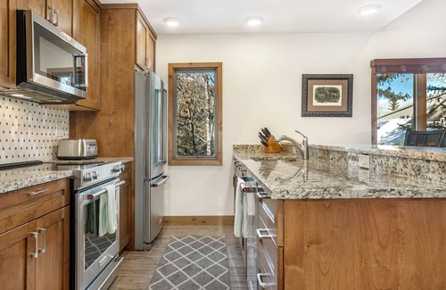 Beaver Creek Condo | Ski-In/Out, Top Floor, Corner Unit, Quick Walk to Beaver Creek Village, Hot Tub
