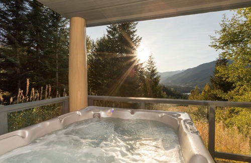 Nordic Estates House | Ski-in Ski-Out - Private Hot Tub - Views