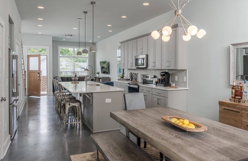 Nashville House | Skyline Retreat–East Nashville Luxe+Rooftop-Free Parking