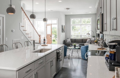Nashville House | Skyline Retreat–East Nashville Luxe+Rooftop-Free Parking