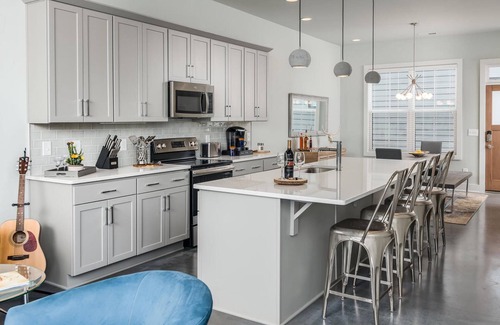 Nashville House | Skyline Retreat–East Nashville Luxe+Rooftop-Free Parking