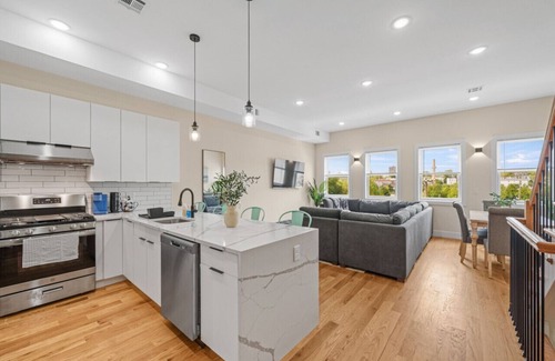 Communipaw Condo | Skyline Serenity: Luxe NYC Retreat