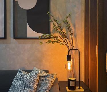 Downtown Apartment | Sleek Designer Studio at Knightsbridge Residences