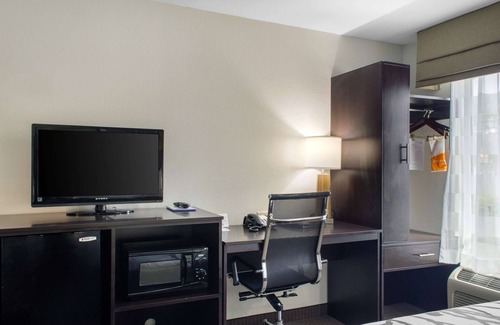 Broadmoor Hotel | Sleep Inn Baton Rouge East I-12
