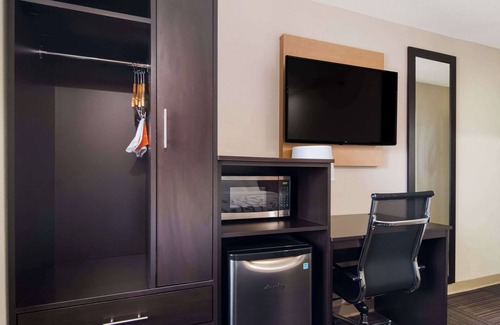 Erie Hotel | Sleep Inn