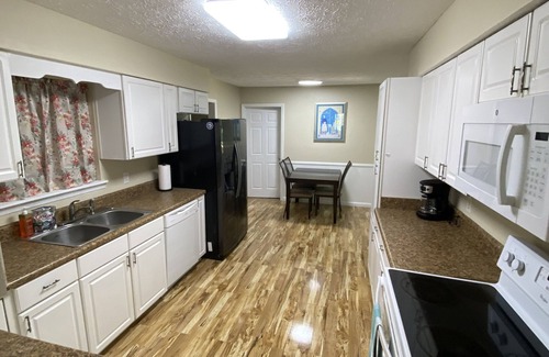 Fortson House | Sleeps 10, 5 Bedroom Home, Peaceful Neighborhood w/Community Pool Access