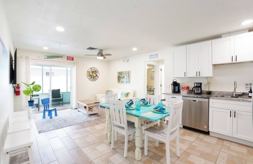 Indian Rocks Beach House | Sleeps 20 8BR, 2 Hot Tubs, Heated Pool near beach