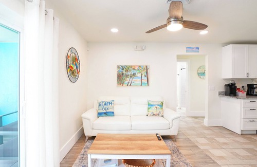 Indian Rocks Beach House | Sleeps 20 8BR, 2 Hot Tubs, Heated Pool near beach