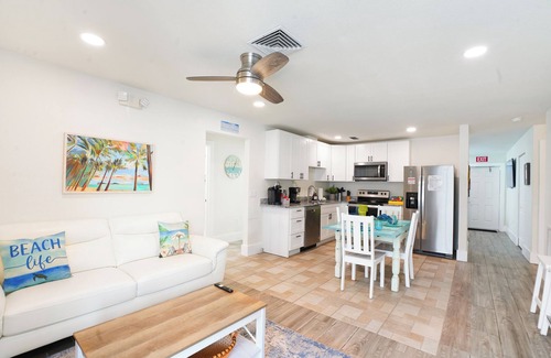 Indian Rocks Beach House | Sleeps 20 8BR, 2 Hot Tubs, Heated Pool near beach