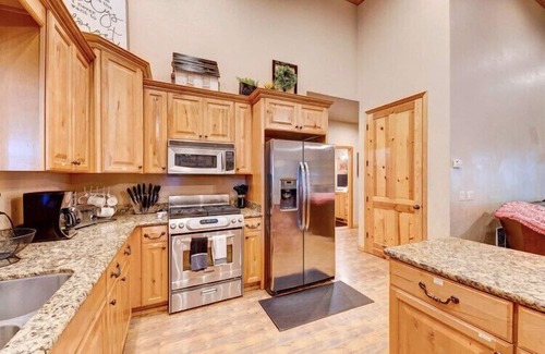 Pinetop House | Sleeps 30+