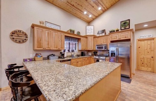 Pinetop House | Sleeps 30+