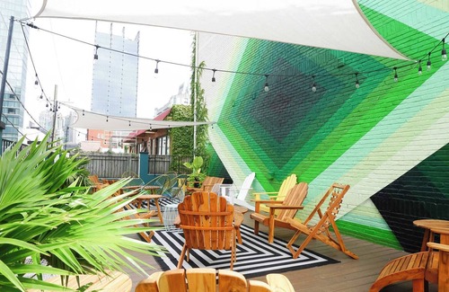 Rutledge Hill Cottage | Sleeps 8 4 Sobro Suites w/Kitchens & Art, Walk to Broadway by Avantstay
