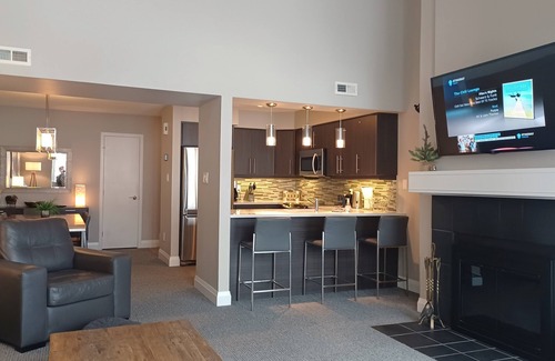The Blue Mountains Condo | Slope Side Chalet Style Townhome, Very Clean. Free Night Stay.