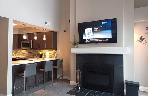 The Blue Mountains Condo | Slope Side Chalet Style Townhome, Very Clean. Free Night Stay.