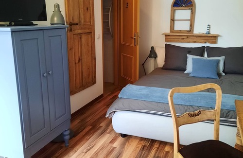 Striesen House | Small but Fine Double Room with Shared Terrace, Shared Garden and Wi-Fi