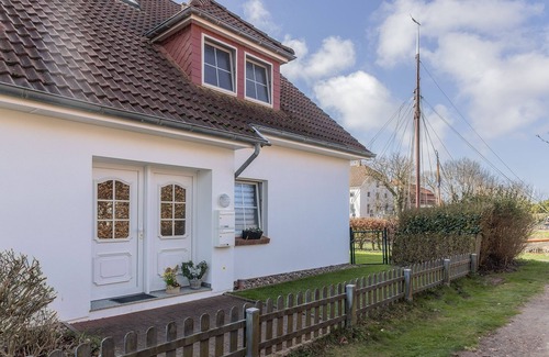 Carolinensiel Apartment | Small but nice: this vacation home with modern furnishings impresses with its