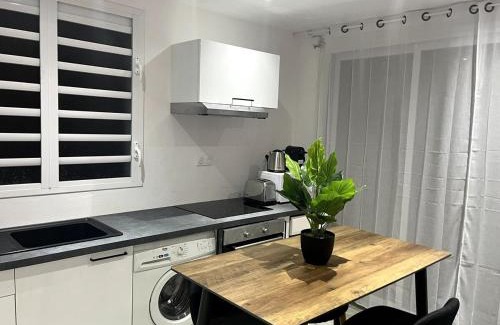 Le Bourg Apartment | Small Quiet Corner