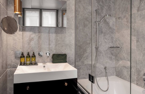Les Halles Hotel | Snob Hotel