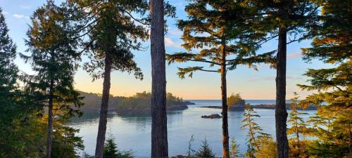 Ucluelet Bed & Breakfast | Snug Harbour Inn