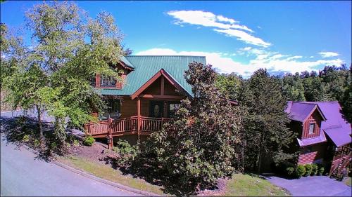 Pigeon Forge House | Soaring Eagle Family Cabin w Resort Pool Daily Free Tickets