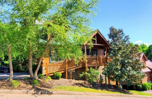 Pigeon Forge House | Soaring Eagle Family Cabin w Resort Pool Daily Free Tickets