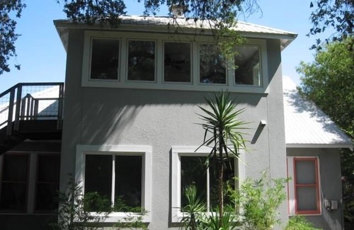 Travis Heights Apartment | Soco - Secluded 2 Bedroom Studio