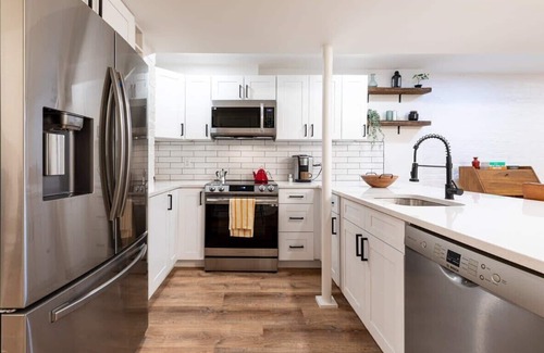 Dupont Circle Condo | Sojourn in DuPont Circle: Modern Meets Historic