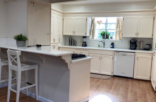 Willow Glen House | Solar Heated Pool, Staycation Lovely 3bed/2ba Home