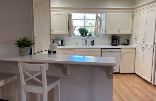 Willow Glen House | Solar Heated Pool, Staycation Lovely 3bed/2ba Home