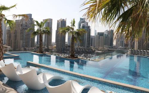 Dubai Marina Apartment | SOLARTE Luxe - Marina Gate - Spectacular Pools with Marina Views