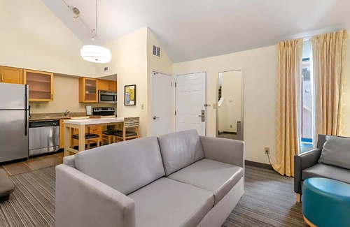 Sharonville Hotel | Sonesta ES Suites Cincinnati - Sharonville West