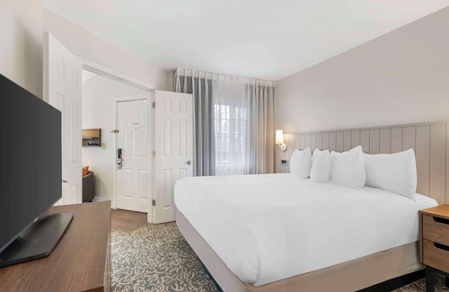Herndon Hotel | Sonesta ES Suites Dulles Airport