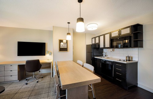 Crestline Heights Hotel | Sonesta Simply Suites Birmingham Hoover