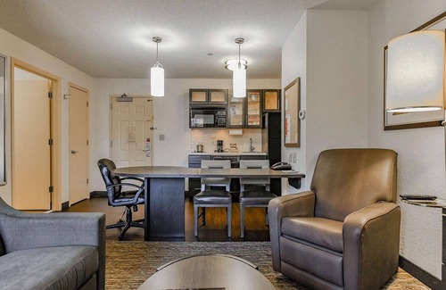 Mount Laurel Hotel | Sonesta Simply Suites Philadelphia Mount Laurel